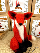 Load image into Gallery viewer, Rusty Fox Needle Felting Kit
