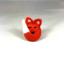 Load image into Gallery viewer, Baby Fox Needle Felting Kit
